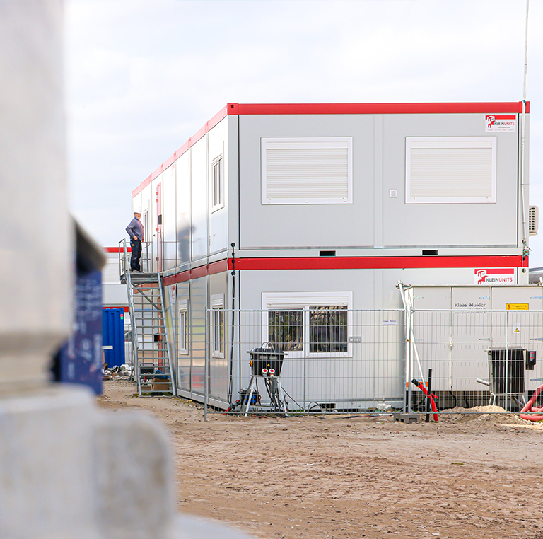 Zijaanzicht van Flex Units op de bouwplaats